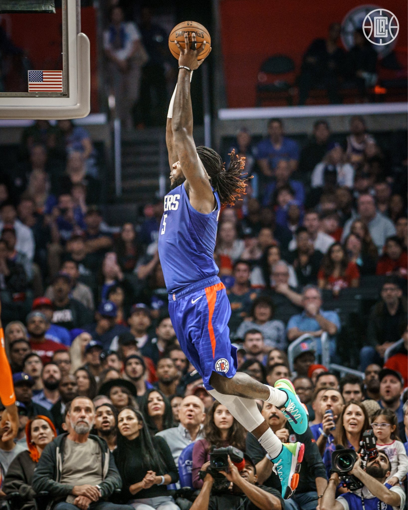 快船逆转尼克斯，哈雷尔独得27分