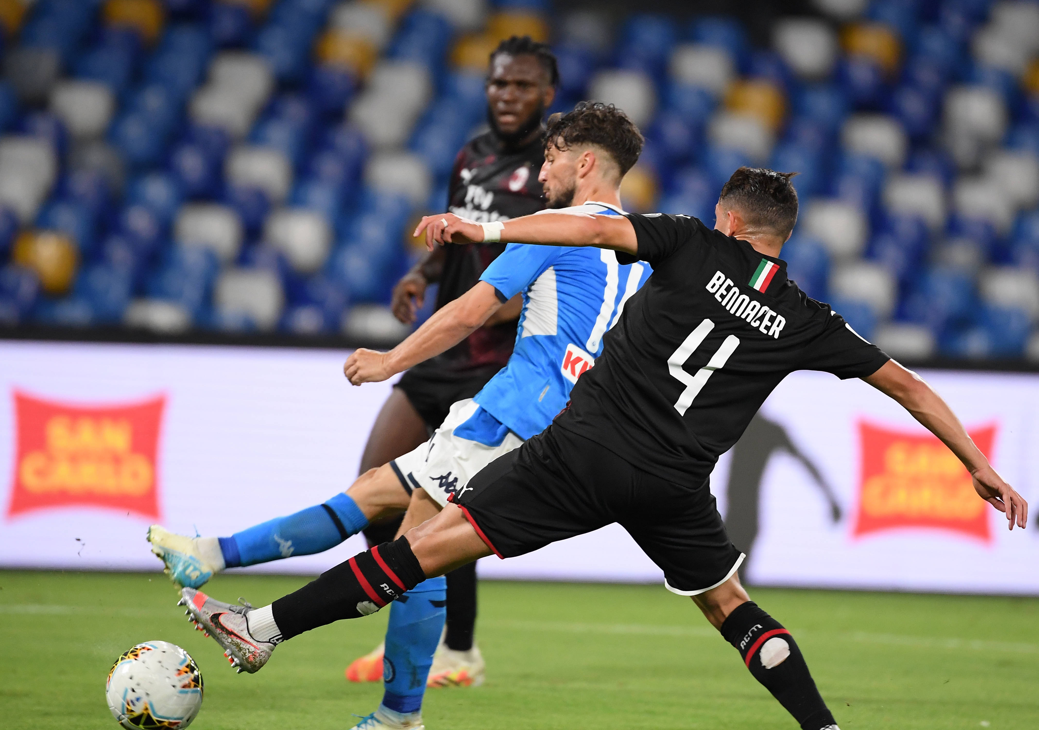 佛罗伦萨主场大胜那不勒斯，士气高涨