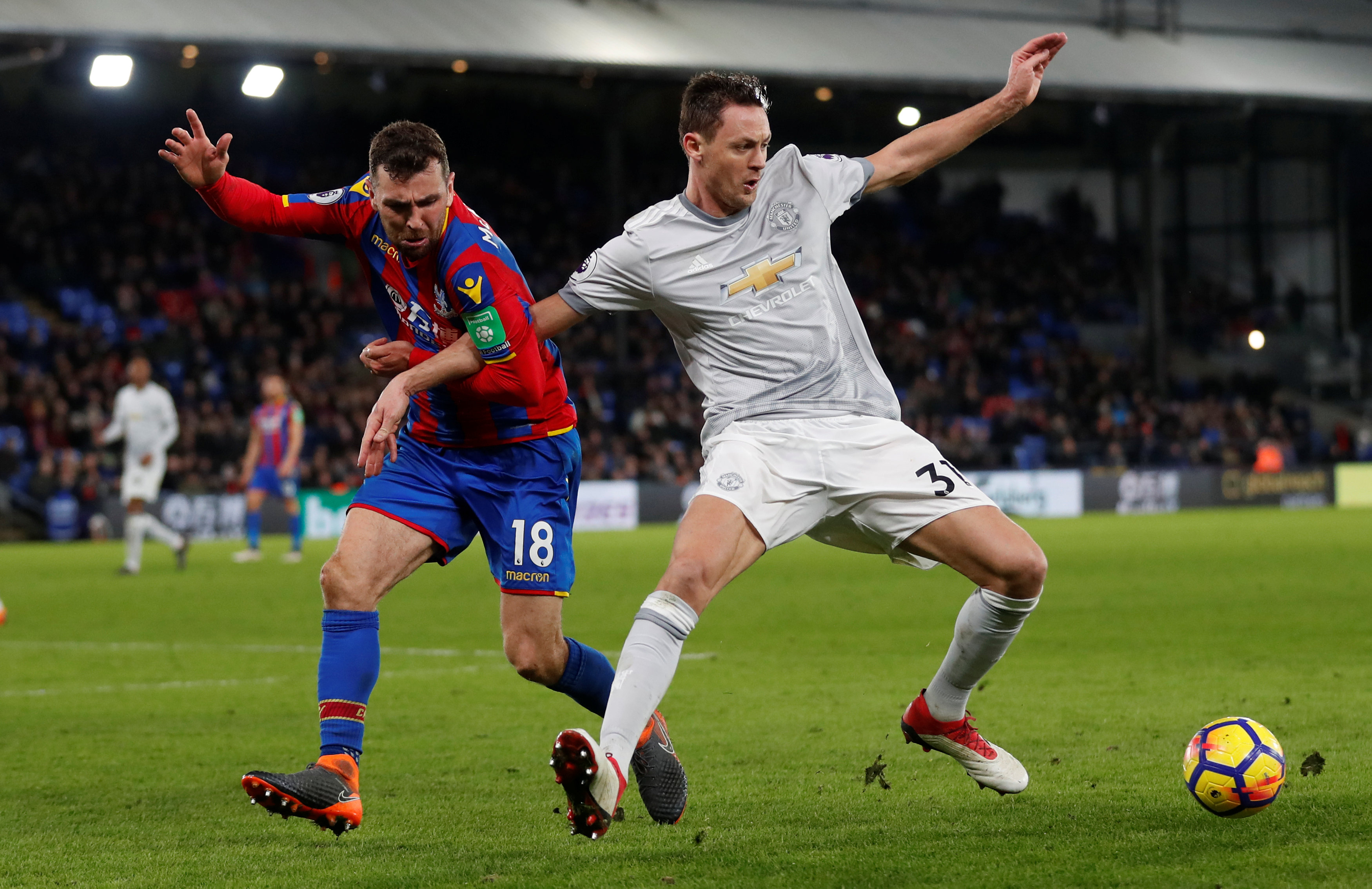 足球明星们在比赛中展现出顶尖的实力和技艺