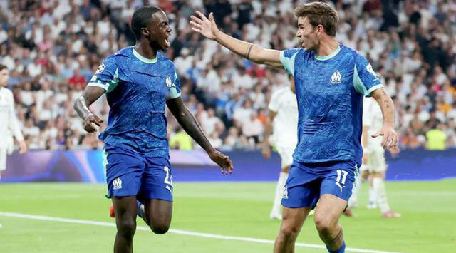 阿贾克斯实现翻盘,冲刺欧冠淘汰赛 阿贾克斯实现翻盘,冲刺欧冠淘汰赛