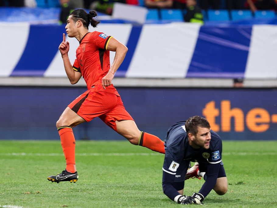 塞尔维亚女足豪取胜利，领跑榜首