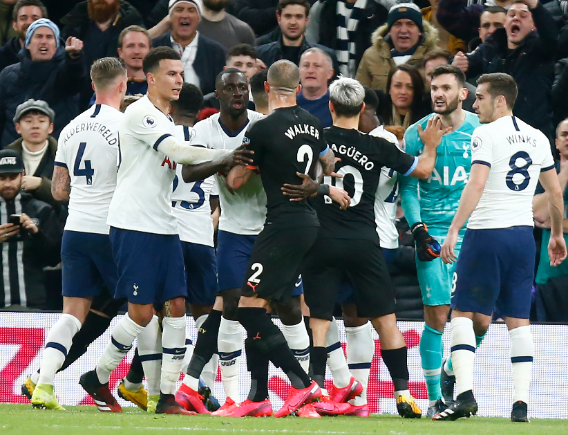 开云体育官方-劲爆对决！两队角逐，全场比赛激情迸发！的简单介绍