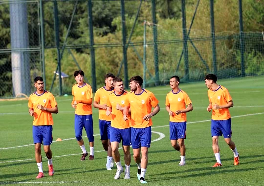 包含比赛外的故事：球员的家庭生活的词条