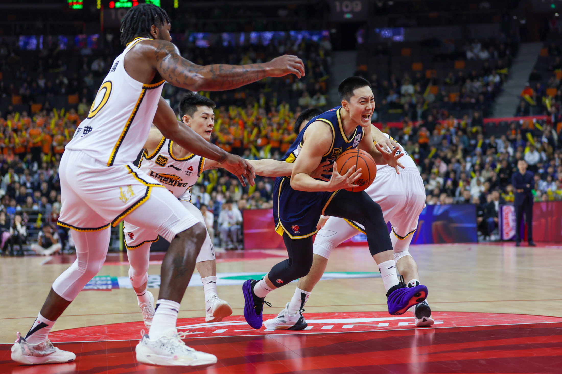 篮球盛宴中的头号对决备受瞩目