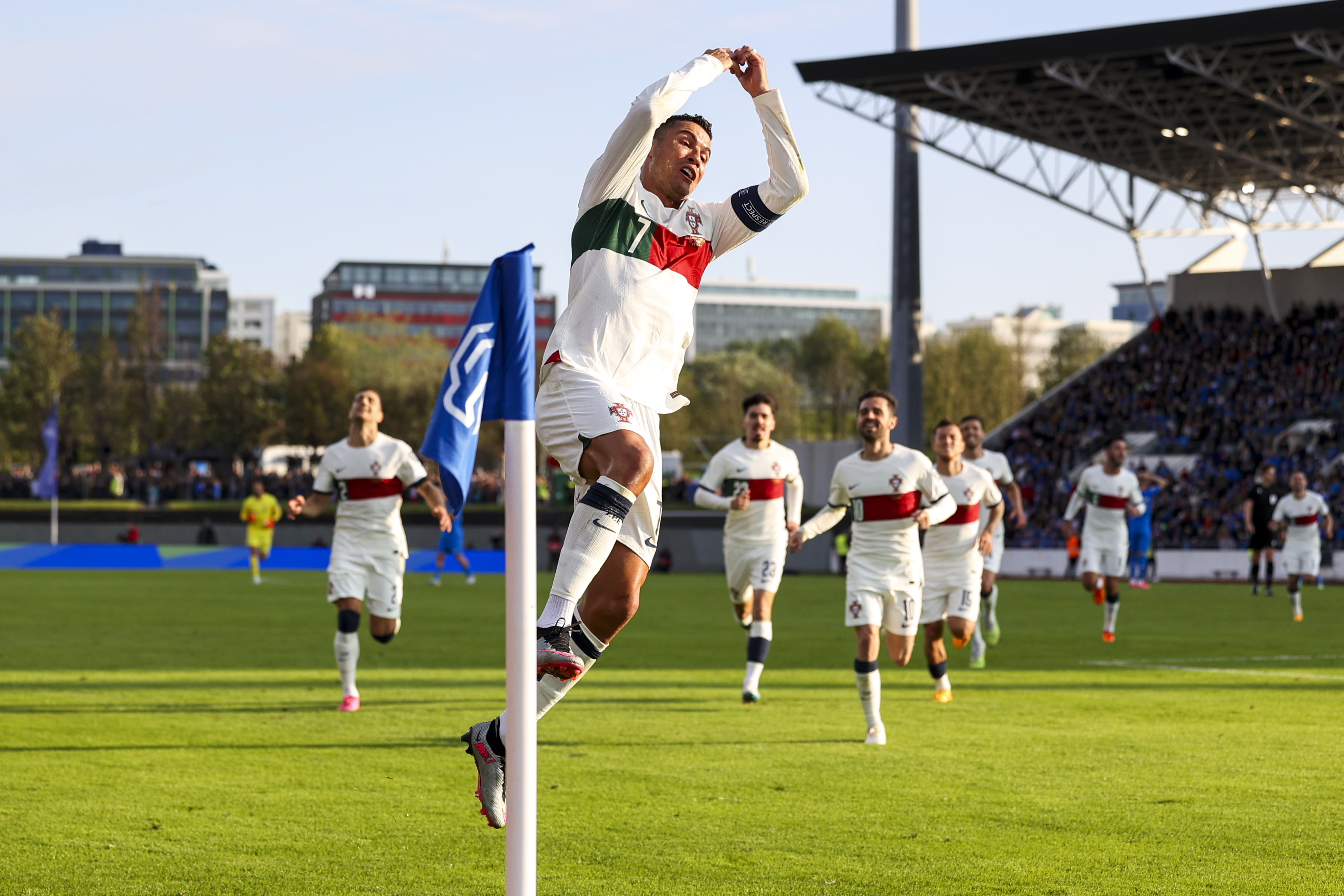 比利时队备战欧预赛对决瑞士，备赛热身的简单介绍